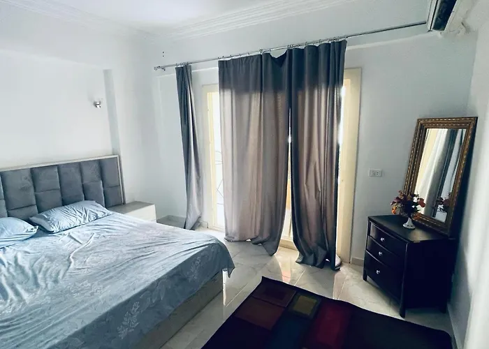 1 1 In Centre Apartment